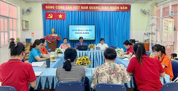 Ngày 8/8/2024 Chi bộ Trường MN Hoàng Anh 2 tổ chức họp chi bộ tháng 08/2024.