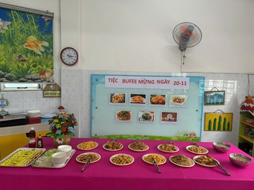 Tiệc Buffet mừng ngày 20/11 của các cháu trường Mầm non Hoàng Yến.