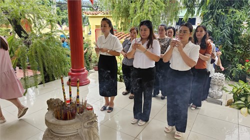 Chi Bộ MN Hoa Phượng Đỏ tham gia Lễ dâng hương Kỷ niệm 77 năm ngày Thương Binh Liệt Sỹ (27/71947 – 27/7/2024)