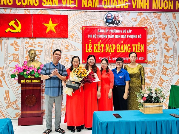 Chi bộ trường Mầm non Hoa Phượng Đỏ tổ chức Lễ kết nạp Đảng viên mới