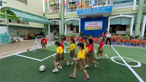 Trường Mầm non Hoa Quỳnh tổ chức hội thao Năng lượng mới - Cả ngày vui năm học 2024 - 2025 với nhiều hoạt động bổ ích, hấp dẫn và vui nhộn.