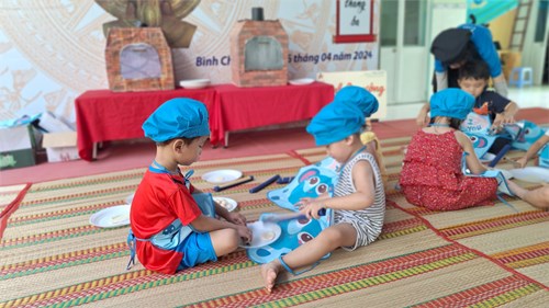 Hoạt động trải nghiệm “Bé vui nông trại -trải nghiệm nghề nông  tại Trường Mầm non Hoa Thiên Lý 2.