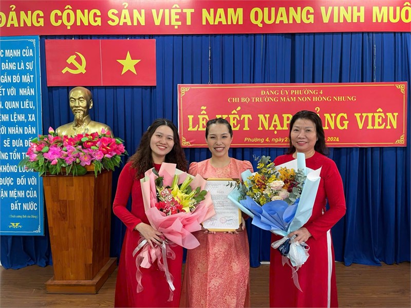 Lễ kết nạp quần chúng Phạm Thị Thanh Tuyền vào đảng