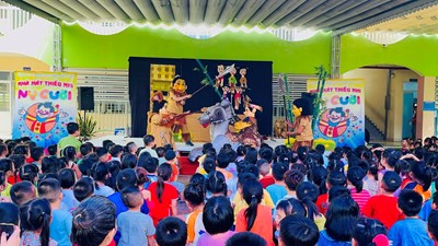 Sáng nay ngày 4/4/2024 các bé Trường MN Hồng Yến được xem biểu diễn kịch rối lịch sử về   Thánh Gióng . Các bé vô cùng thích thú, hào hứng khi theo dõi tiết mục.
 Cảm ơn Nhà hát Thiếu nhi nụ cười đã đem đến tiết mục đặc sắc cho các bé.