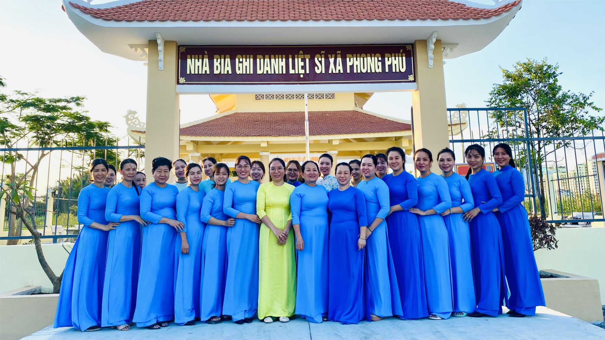 Chiều ngày 26/4/2024, tập thể CB-GV-NV Trường Mầm non Hướng Dương 2 tổ chức viếng tại Nhà bia ghi danh liệt sĩ xã Phong Phú nhân kỷ niệm 49 năm Ngày giải phóng miền Nam, thống nhất đất nước (30/4/1975 - 30/4/2024) và 138 năm Ngày Quốc tế Lao động (1/5/1886 - 1/5/2024)