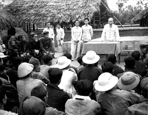 Ngày 16/5/1959
    “Tư tưởng cộng sản phải rèn luyện gian khổ mới có được. Còn tư tưởng cá nhân thì cũng như cỏ dại, sinh sôi, nẩy nở rất dễ”.