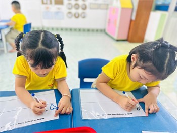 Nhận biết chữ số, số lượng trong phạm vi 8