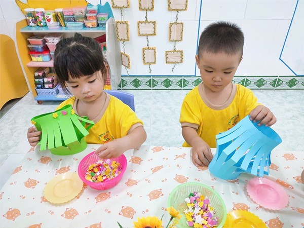 Ngày 17/9/2024 các Cô tổ chức cho trẻ tham gia các hoạt động trong ngày tết trung thu.