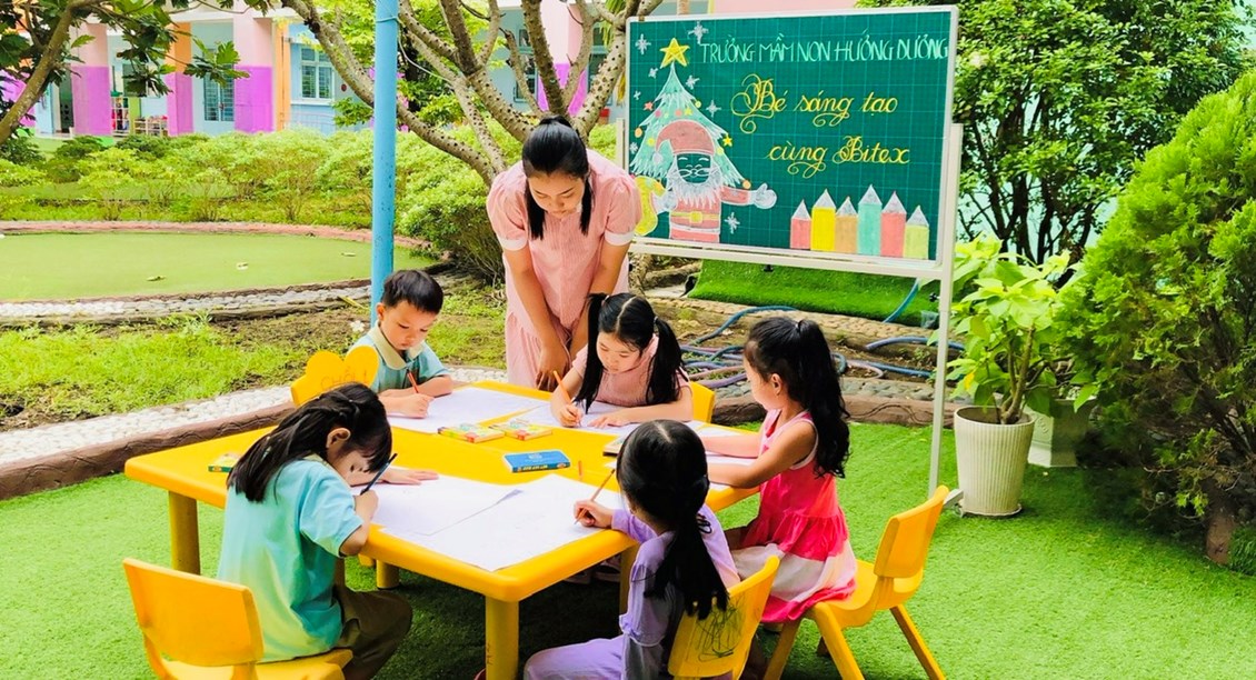 Các bé tham gia hội thi  Bé vẽ sáng tạo cùng Bitex 