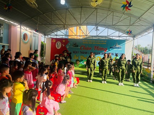 Tổ chức lễ hội  Bé vui với chú bộ đội  nhân dịp chào mừng ngày thành lập Quân đội nhân dân VIệt Nam 22/12