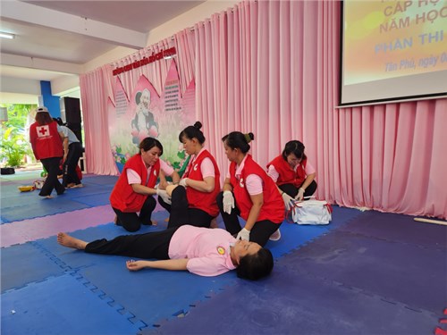 Tham gia hội thi Sơ cấp cứu cấp học mầm non năm học 2023-2024