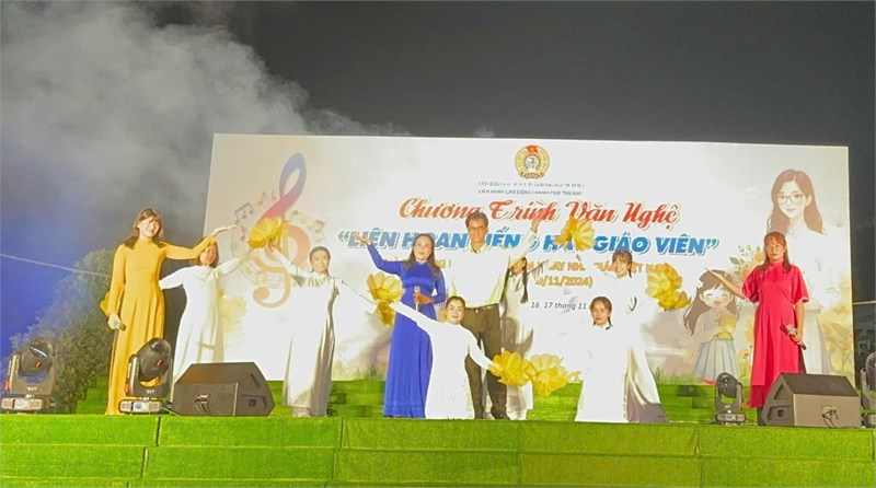 Liên hoan tiếng hát giáo viên