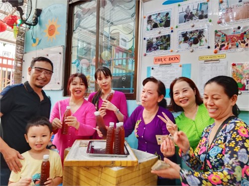 Mừng Đảng Quang vinh Mừng xuân Giáp Thìn năm 2024  Trường Mầm non Kim Đồng khai xuân 2024 với múa lân và các gian hàng ẩm thực giáo viên các khối tuổi cùng nhân viên nhà trường 