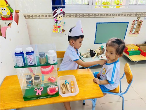 Giờ chơi trong lớp của các bé lớp chồi 3