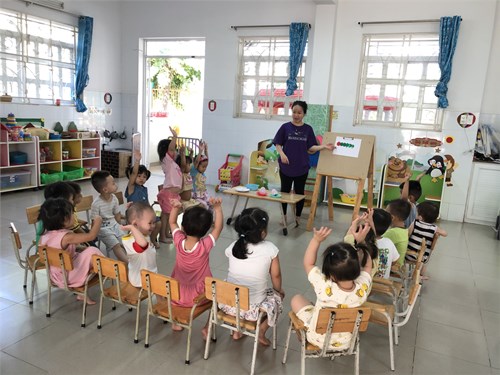 Hoạt động tạo hình: Những chú sâu nghộ nghĩnh.