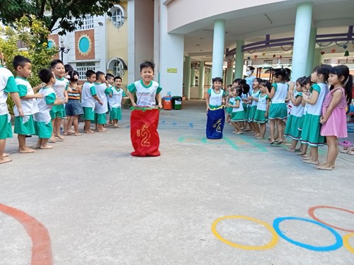 Hoạt động ngoài trời cùng các bé lớp lá ☀️🌤️☁️
