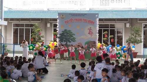 Các bé trường MN Mai Thôn vui Tết Trung Thu 2024