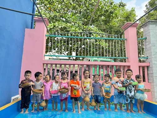 Hoạt động với nước: Bắt ốc