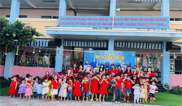 Hoạt động lễ hội bé vui noel