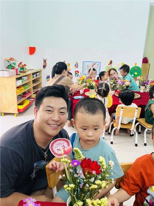 Hoạt động hưởng ứng Ngày quốc tế Hạnh phúc tại Trường Mầm non Mai Vàng
