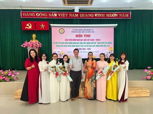 💐💐 Chúc mừng 3 cô giáo ( Giang Lam - Tuyết Vi - Cẩm Loan ) đã hoàn thành phần thi thuyết trình Hội thi “ Giáo viên mầm non dạy giỏi cấp Quận “ vòng 2 💐💐