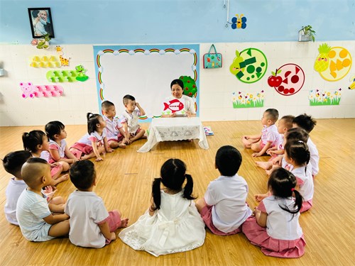 💫 Giờ học “Bé tập luồn dây”💫
🐠 Nhóm 25 - 36 tháng (Nhóm 3)
