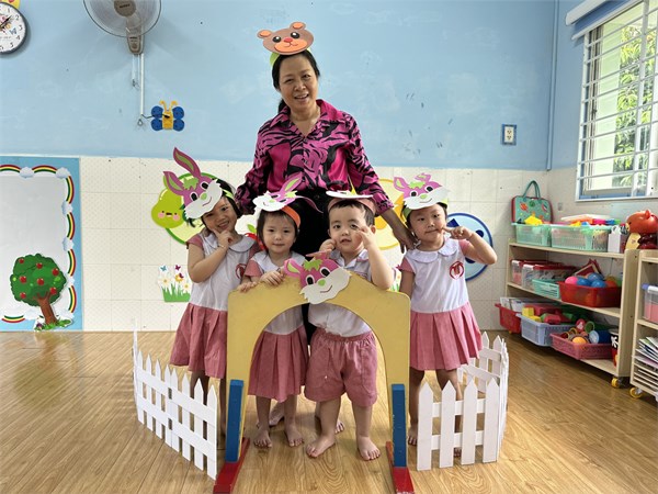 🐰Giờ học phát triển ngôn ngữ của các bé Nhóm 25-36 tháng với đề tài  Thỏ ngoan 🐰