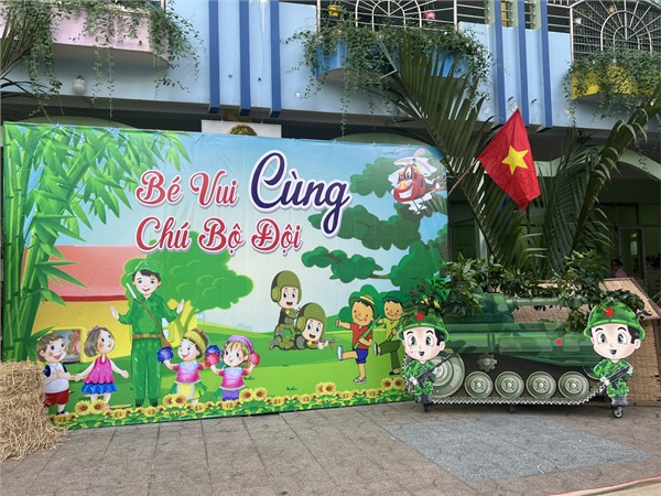 🇻🇳🇻🇳 Nhân kỷ niệm 49 năm ngày giải phóng miền nam, thống nhất đất nước. Nhà trường kết hợp với công ty tổ chức sự kiện & giải trí ACD tổ chức chương trình “Bé vui cùng chú bộ đội” trẻ được trải nghiệm một số trò chơi 🌿
🚩 Khám phá làng nghề gốm, Phơi lúa, Chợ nổi trên sông, Làm cơm lam, Làm bắp rang, Rạp chiếu phim🚩trẻ rất hứng thú và tham gia tích cực, giúp trẻ có nhiều kỹ năng sống thông qua các chơi 🌾