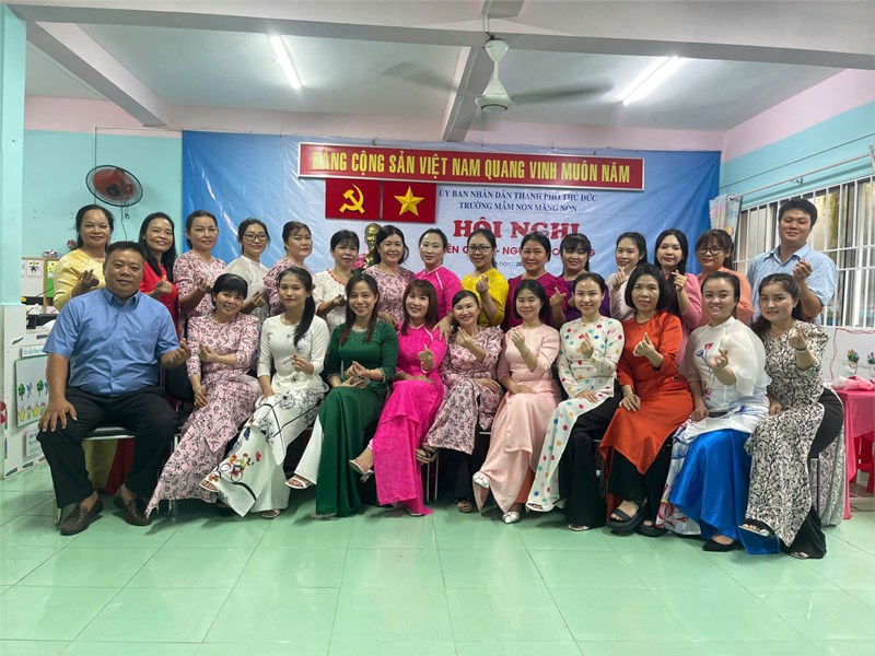 Ngày 20/11/2024 trường mầm non măng non tổ chức hội nghị viên chức- người lao động năm học 2024-2025