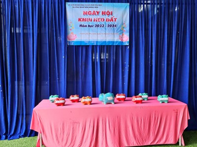 Trường mầm nom măng non khui heo đất ủng hộ quỹ khuyến học năm học 2023-2024
