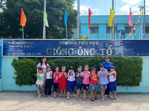 CHO TRẺ LỚP LÁ LÀM QUEN MÔI TRƯỜNG LỚP 1 “TRƯỜNG TIỂU HỌC GIỒNG ÔNG TỐ” 
năm học 2023 - 2024