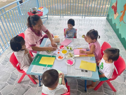 Chuẩn bị ngày 20-10 của Cô và bé