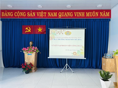 Lễ kết nạp Công đoàn mới
