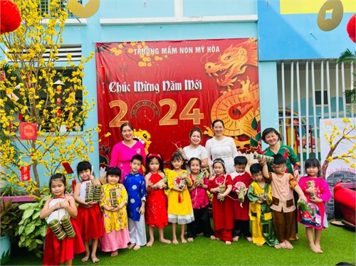 Hoạt động  Gói bánh mứt ngày Tết 