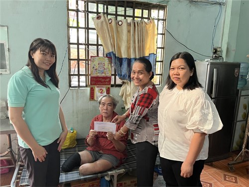 Công đoàn và chi đoàn trường Mầm non Mỹ Hòa thăm hỏi gia đình khó khăn trong dịp tét Giáp thìn năm 2024.( gia đình chú Đẹp ở ấp Mới 1).