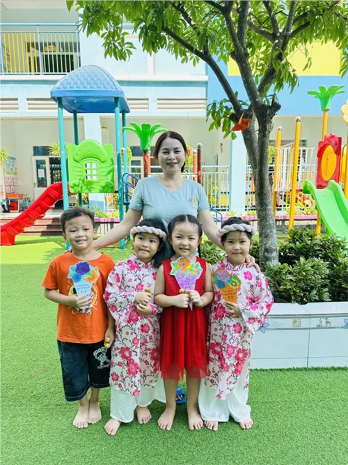 Món quà ý nghĩa của các con dành tặng cho các cô nhân ngày Quốc tế Phụ nữ 8/3
