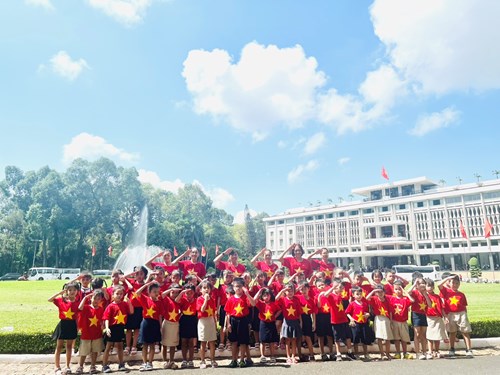Trường mầm non phạm ngũ lão tổ chức cho học sinh khối mẫu giáo tham quan dinh độc lập.