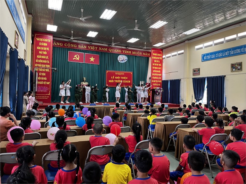 Trường MN Phạm Văn Cội 2 cho trẻ 5 tuổi tham quan, làm quen với môi trường lớp 1 tại trường tiểu học Phạm Văn Cội 2.