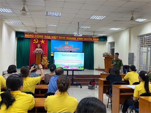 Trường MN Phú Hòa tổ chức cho các giáo viên bồi dưỡng tấp huấn phòng cháy chữa cháy