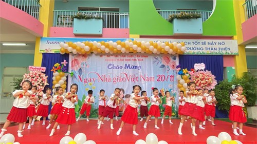 Các bé trường MN Phú Hòa tham gia ngày 20/11