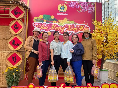 Công đoàn viên trường Mầm non Phú Hòa tham gia chương trình  Ngày hội công nhân - phiên chợ nghĩa tình  xuân Giáp Thìn 2024 tại Nhà văn hóa lao động quận Tân Bình.