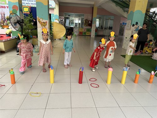Lớp Mầm 2 tham gia lễ hội Giỗ Tổ Hùng Vương 2024
