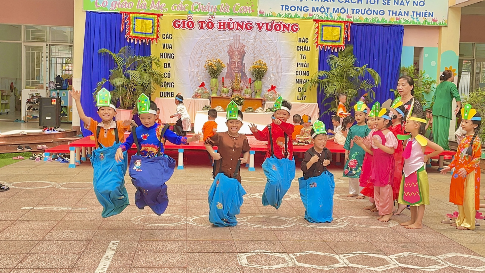 Lớp Lá 3 tham gia lễ hội Giỗ Tổ Hùng Vương 2024