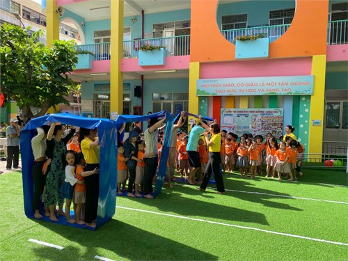 Ngày hội   Bé đến trường  năm học 2024 - 2025, Các bé lớp Lá tham gia các trò chơi vận động
