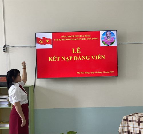 Chi bộ Trường MN Phú Hòa Đông - Lễ kết nạp đảng viên mới