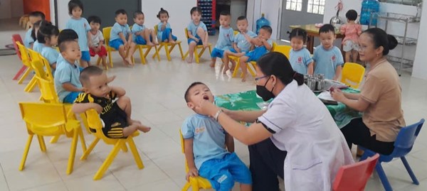 Trường MN Phú Hòa Đông - Tổ chức cho trẻ uống Vitamin A đợt 2 năm 2024