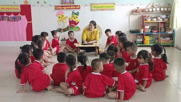 Hoạt động phát triển thẩm mỹ. Nặn con ốc sên - Lớp Chồi 1
