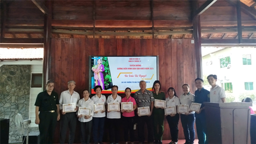 Tham dự họp mặt kỷ niệm 94 năm ngày truyền thống công tác dân vận của Đảng (15/10/1930 - 15/10/2024) và tuyên dương gương điển hình  Dân vận khéo  năm 2024