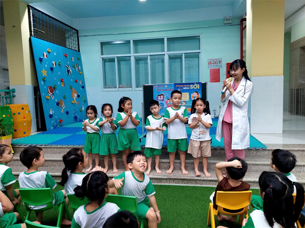 Truyền thông phòng chống bệnh sởi cho trẻ