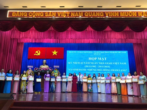 Lễ họp mặt kỷ niệm 42 năm Ngày Nhà giáo Việt Nam (20/11/1982 - 20/11/2024) và Vinh danh  Những đóa hoa thầm lặng 